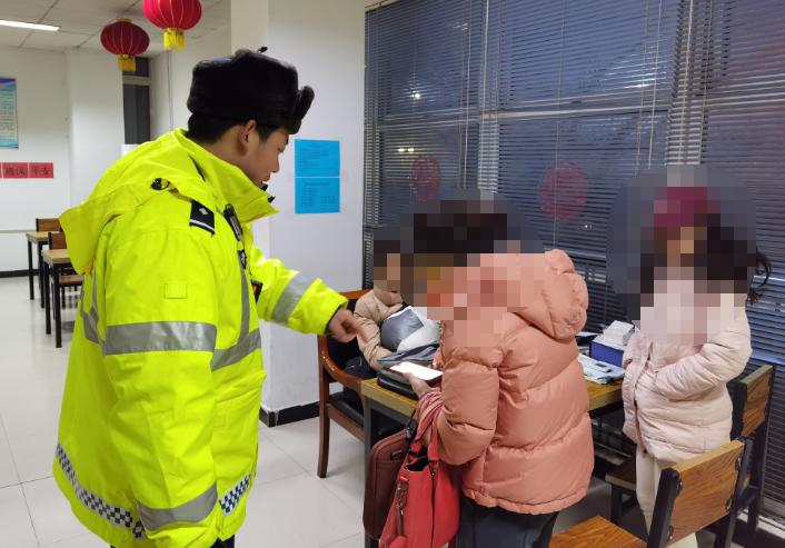 附近有没有拖车_附近哪有拖车的_附近拖车价格表